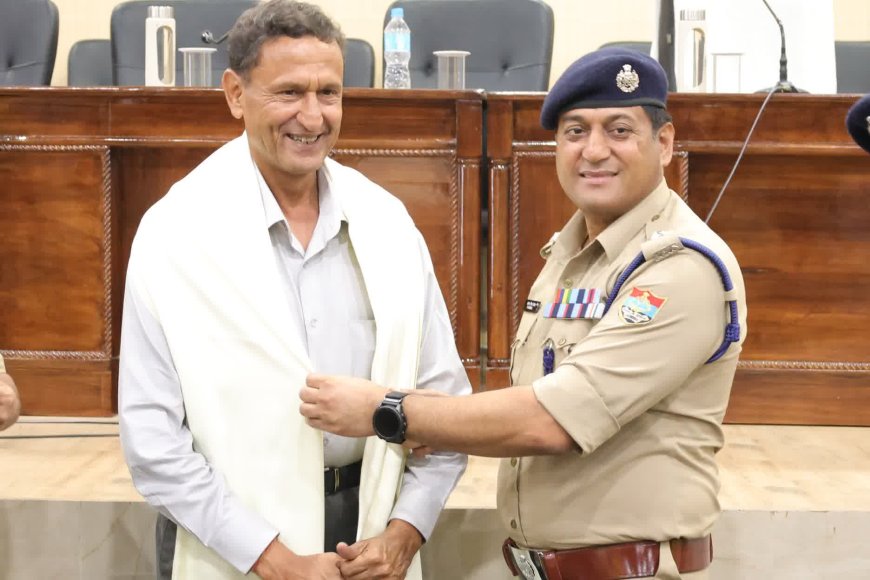 पुलिस लाइन देहरादून में विदाई समारोह: सेवानिवृत्त अधिकारियों व कर्मचारियों को मिली भावभीनी विदाई