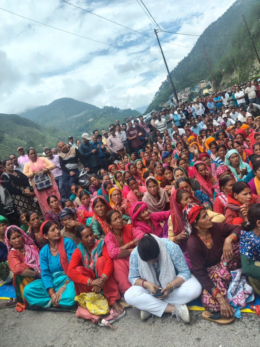 केतन हत्याकांड: दिवाकर डिमरी की गिरफ्तारी की मांग पर ग्रामीणों का बड़ा प्रदर्शन