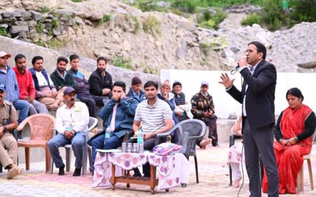 धराली आपदा की पहली बरसी: जिलाधिकारी ने किया प्रभावितों से संवाद, पुनर्निर्माण का संकल्प दोहराया