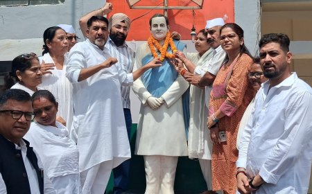 कांग्रेस ने स्व. राजीव गांधी के जन्म दिवस पर दी श्रद्धांजलि - सम्मानित किया गया भारत रत्न