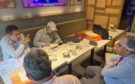 मसूरी डायवर्सन की बेकरी में खाद्य सुरक्षा विभाग की कार्रवाई, एक्सपायरी के गार्निश पाइनएपल के पैकेट बरामद