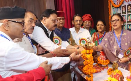 उत्तराखंड राज्य आन्दोलनकारी मंच के दो दिवसीय सम्मेलन में प्रदेश भर के आंदोलनकारियों ने की शिरकत, केबिनेट मिनिस्टर खजान दास ने दीप जला किया शुभारंभ