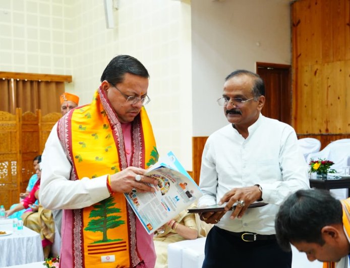 मुख्य सेवक सदन में सीएम धामी ने जन समस्याओं का समाधान करने के सख्त निर्देश दिए