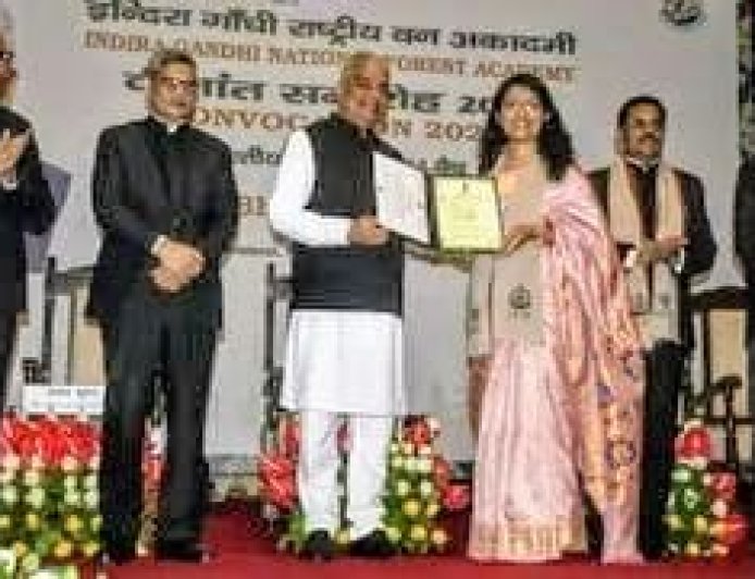 देश को मिले 109 युवा IFS अधिकारी, महाराष्ट्र की प्रतीक्षा काले बनीं टॉपर, केंद्रीय मंत्री ने दिए पदक और प्रमाणपत्र - Netaa Nagari