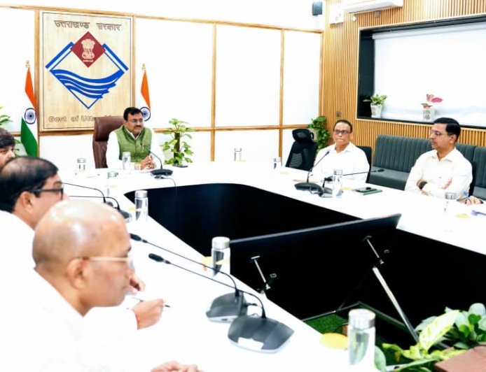 उत्तराखंड में अंडरग्राउंड बिजली लाइनों का प्रस्ताव: मुख्य सचिव ने वाह्य सहायतित परियोजनाओं की समीक्षा की