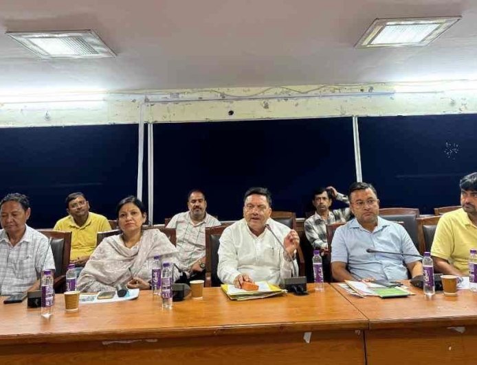 हल्द्वानी नगर निगम बैठक में पारित हुए 15 प्रमुख प्रस्ताव, कबाड़ की दुकानों पर लगा प्रतिबंध