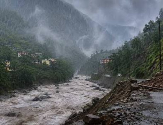 उत्तराखंड के 12 जिलों में आगामी 24 घंटों में फ्लैश फ्लड का जोखिम, मौसम विभाग का अलर्ट