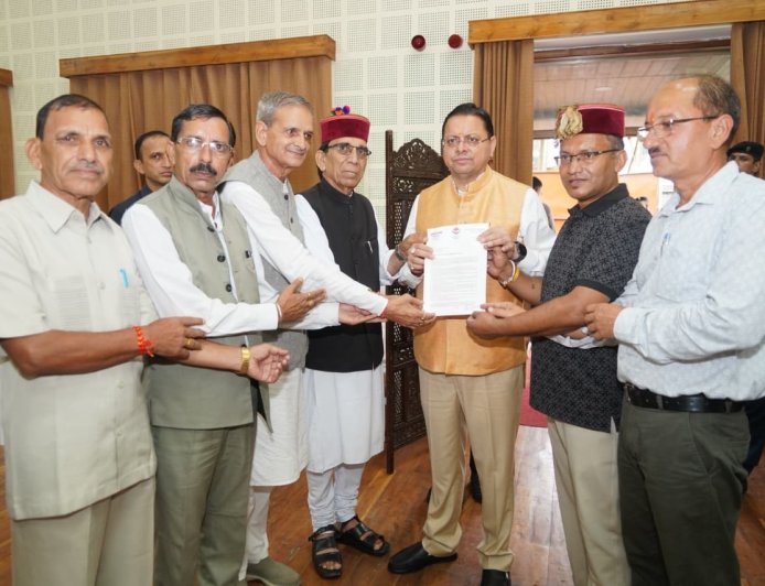 पुरोला विधायक दुर्गेश्वर लाल की सीएम धामी से भेंट: रुद्रेश्वर महादेव मंदिर के सौंदर्यीकरण के लिए ₹1.79 करोड़ की स्वीकृति पर आभार