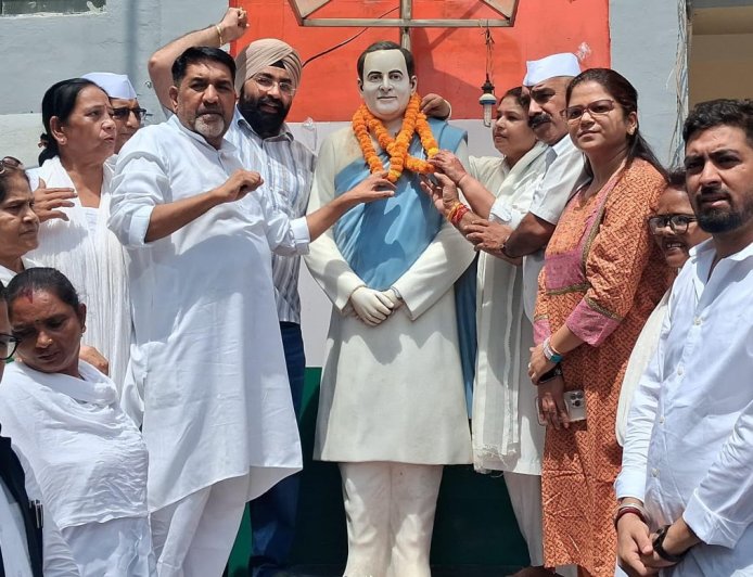 कांग्रेस ने स्व. राजीव गांधी के जन्म दिवस पर दी श्रद्धांजलि - सम्मानित किया गया भारत रत्न
