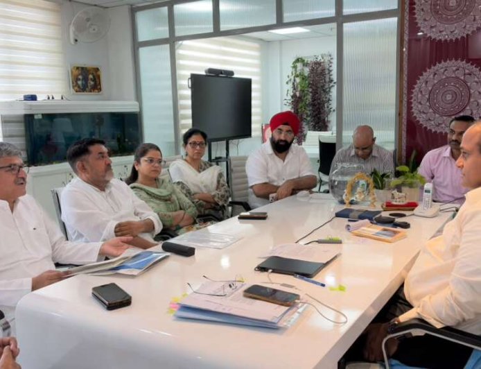 देहरादून: कांग्रेस प्रतिनिधिमंडल ने मुख्य निर्वाचन अधिकारी से की भेंट, सौंपा ज्ञापन