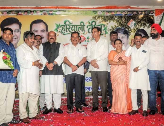 रक्षाबंधन के पर्व पर महिलाओं ने कांग्रेसी नेता संजय कन्नौजिया को बांधी राखी - एक समर्पित समारोह