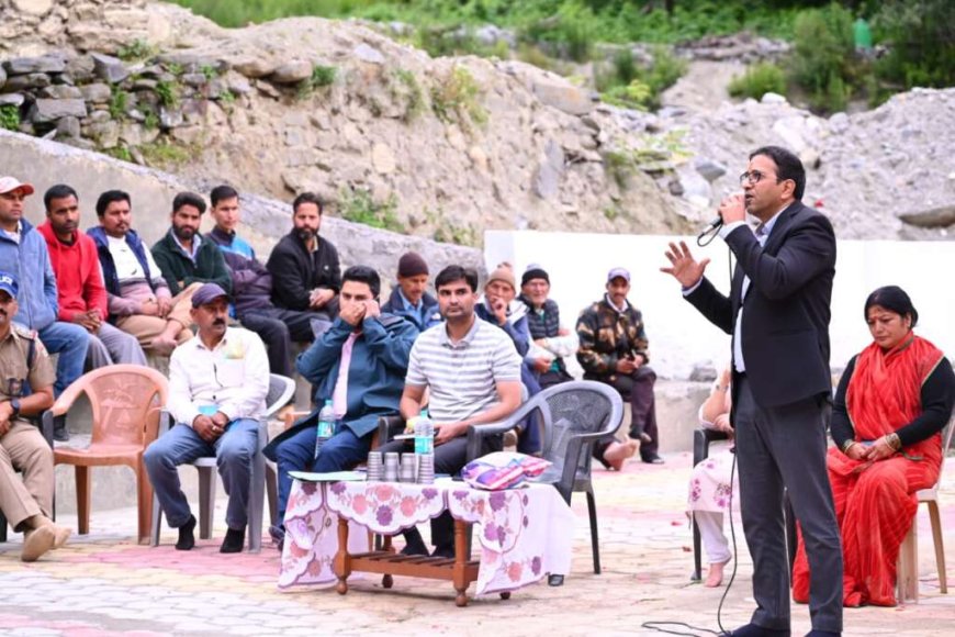 धराली आपदा की पहली बरसी: जिलाधिकारी ने किया प्रभावितों से संवाद, पुनर्निर्माण का संकल्प दोहराया
