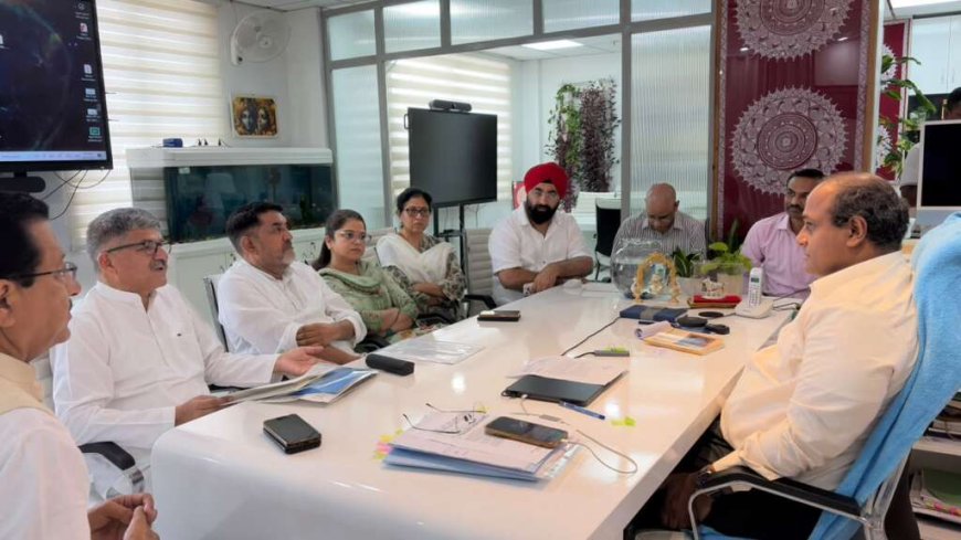 देहरादून: कांग्रेस प्रतिनिधिमंडल ने मुख्य निर्वाचन अधिकारी से की भेंट, सौंपा ज्ञापन