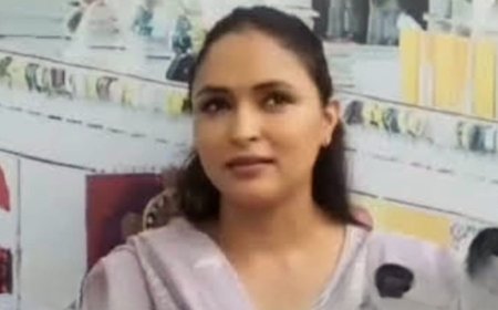दिवंगत अंकिता को श्रद्धांजलि देते हुए भाजपा प्रवक्ता गुसाईं ने कहा कि विपक्ष को गिद्ध राजनीति न करके, दिवंगत आत्मा के अपमान से बचना चाहिए