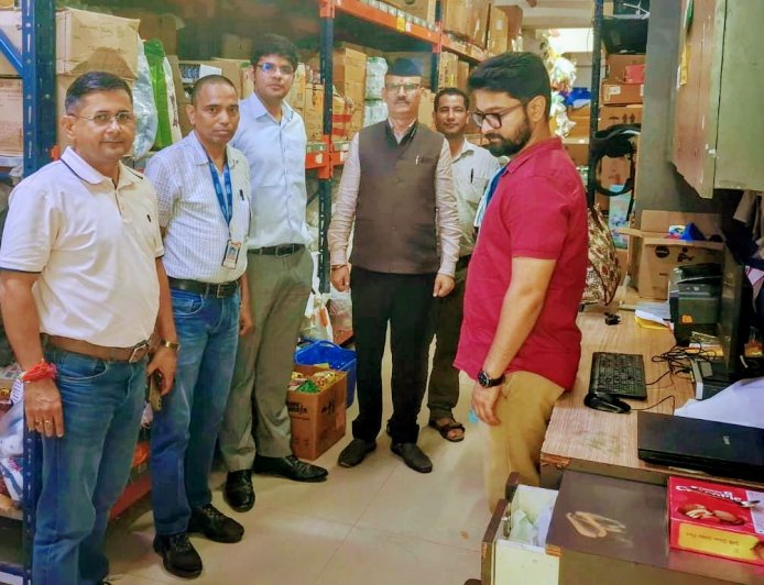 दून में चीनी की कालाबाजारी और बढ़ते मूल्यों की शिकायत पर चला संयुक्त निरीक्षण एवं छापेमारी अभियान, स्टॉक एवं बिक्री अभिलेखों की गहन जांच