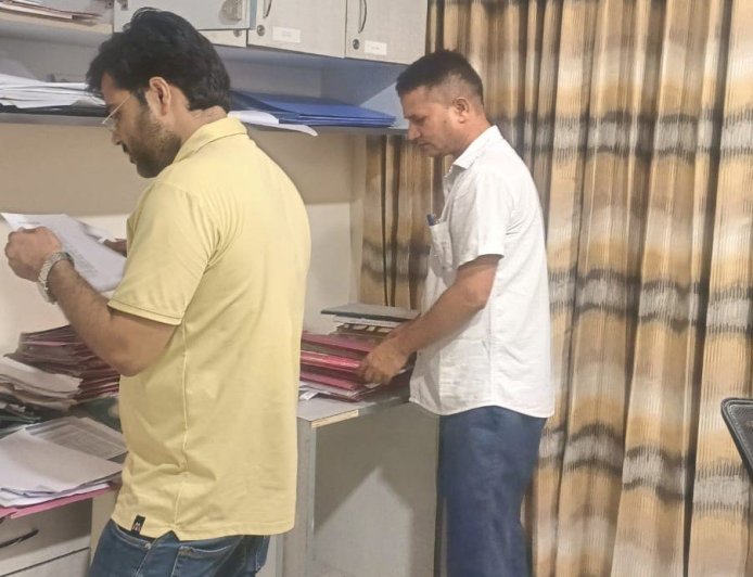 कागजों पर खरीद डाला 6.55 करोड़ का माल, सरकार को लगाया करोड़ों का चूना