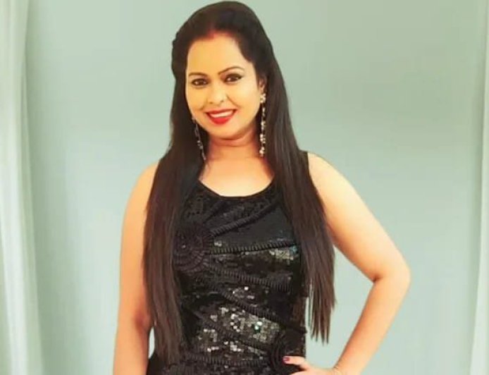 राजनेताओं के जीवन में भूचाल लाने वाली अभिनेत्री उर्मिला सनावर पर मुकदमा, मां-बेटी पर अभद्र टिप्पणी का मामला