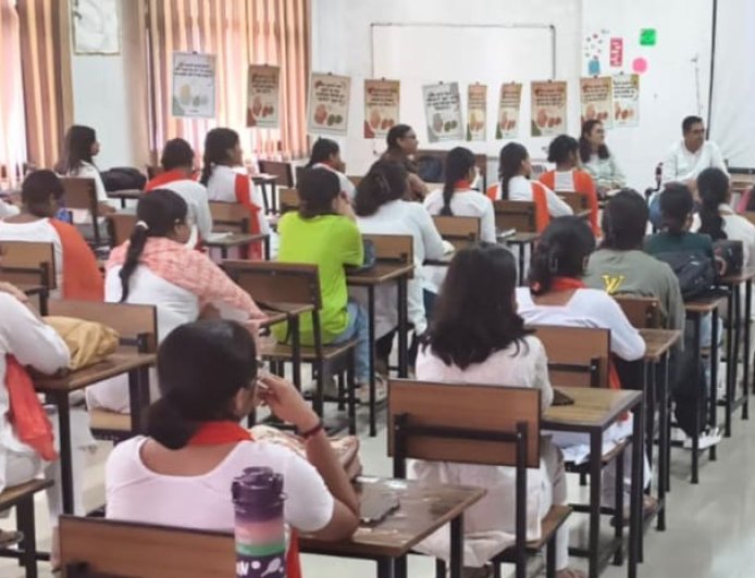 लोकतंत्र दिवस पर लोकतांत्रिक मूल्यों पर प्रेरणादायी कार्यक्रम आयोजित