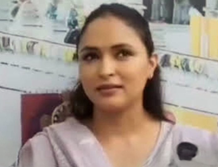 दिवंगत अंकिता को श्रद्धांजलि देते हुए भाजपा प्रवक्ता गुसाईं ने कहा कि विपक्ष को गिद्ध राजनीति न करके, दिवंगत आत्मा के अपमान से बचना चाहिए