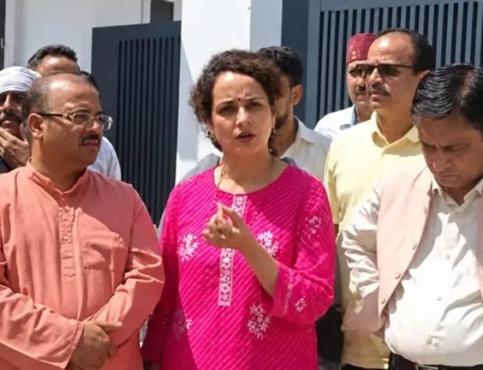 भाजपा मंत्री पर भाजपा विधायक की पत्नी और पूर्व जिला पंचायत अध्यक्ष के गंभीर आरोप,चकराता के 12 करोड़ के टेंडर को लेकर घमासान, मंत्री के आवास का किया घेराव