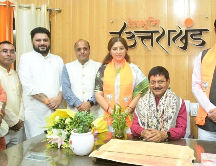 भाजपा के नवनियुक्त प्रदेश महामंत्री संगठन फनींद्रनाथ शर्मा ने शुक्रवार प्रदेश भाजपा मुख्यालय पहुंच पदभार किया ग्रहण