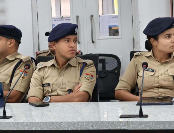 पूर्व विधायक विजयपाल से छात्र संघ के जीते हुए छात्र नेताओं ने की मुलाकात, उन्होंने उज्ज्वल भविष्य एवं सफल कार्यकाल की शुभकानाएं एवं बधाई दीं