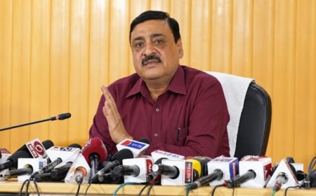 ग्लोबल इन्वेस्टर समिट पर भ्रामक खबरों को सचिव उद्योग विनय शंकर पांडे ने किया खारिज