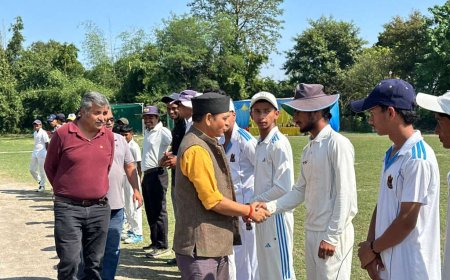 बिंदुखत्ता में क्रिकेट प्रतियोगिता नगर पंचायत अध्यक्ष सुरेंद्र सिंह लोटनी ने, युवा खिलाड़ियों का बढ़ाया उत्साह ।।