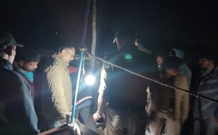 भीमताल के मेहरा गांव में दर्दनाक हादसा: रिटेनिंग वॉल का मलबा गिरने से दो नेपाली श्रमिकों की मौत, एक घायल।