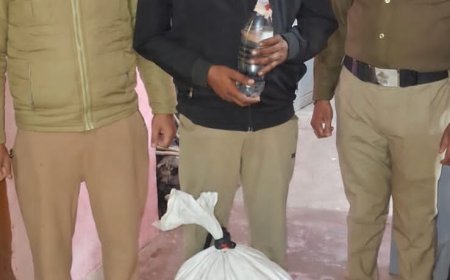 अवैध शराब तस्करी के खिलाफ लालकुआं पुलिस की बड़ी कार्रवाई: 110 पाउच कच्ची शराब के साथ एक तस्कर गिरफ्तार