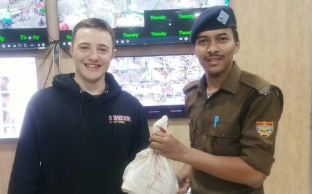 अमेरिकन पर्यटक के चेहरे पर दून पुलिस ने लौटाई मुस्कान, खोया हुआ बैग ढूंढकर पुलिस ने किया सकुशल उनके सुपुर्द, विदेशी मेहमान ने पत्र लिख पुलिस का जताया आभार