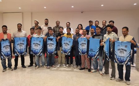हल्द्वानी मीडिया क्रिकेट टीम की जर्सी हुई लॉन्च, नए रंग के साथ होगी नए सीजन की शुरुआत
