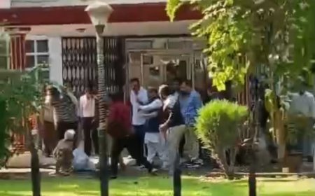 गुरुकुल कांगड़ी विश्वविद्यालय में कुलसचिव को जमीन पर गिराकर पीटा, विवाद ने लिया हिंसक रूप