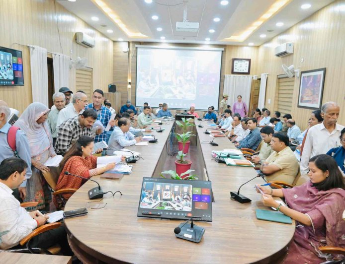 जनता की समस्याओं का समाधान: 126 शिकायतें दर्ज, प्रशासन ने लिया कड़ा एक्शन