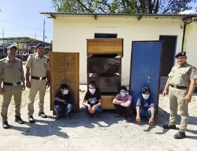 बंद हॉस्टल से 30 लाख का सामान चोरी: 4 युवकों की गिरफ्तारी के पीछे का सच