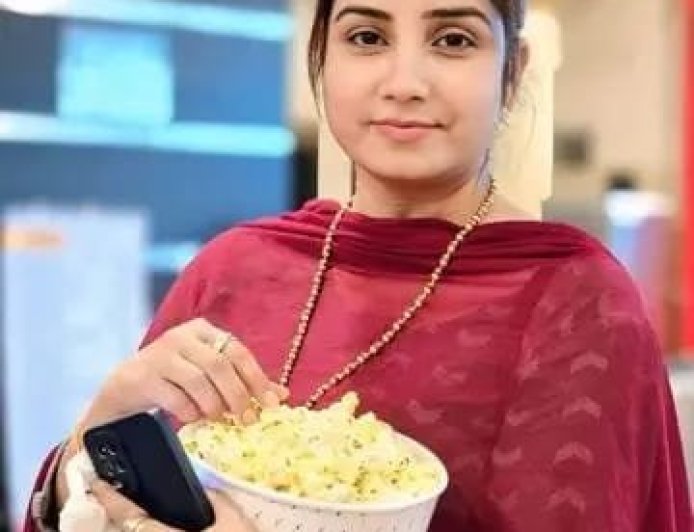 इस महिला की एंट्री से मंत्री रेखा-पति गिरधारी के रिश्ते में बढ़ी दरार! कल्पना प्रकरण से हत्या की साजिश के आरोपों तक पहुंचा विवाद