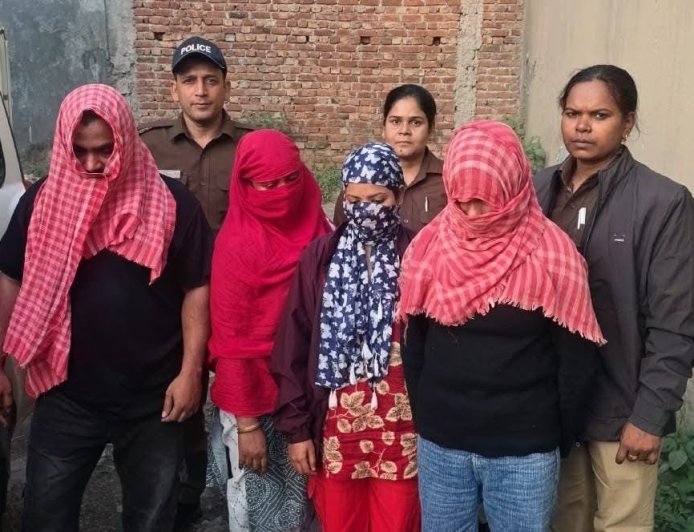 दून में देह व्यापार में 03 महिलाओं समेत 04 गिरफ्तार, किराये के कमरे में चल रहा था खेल