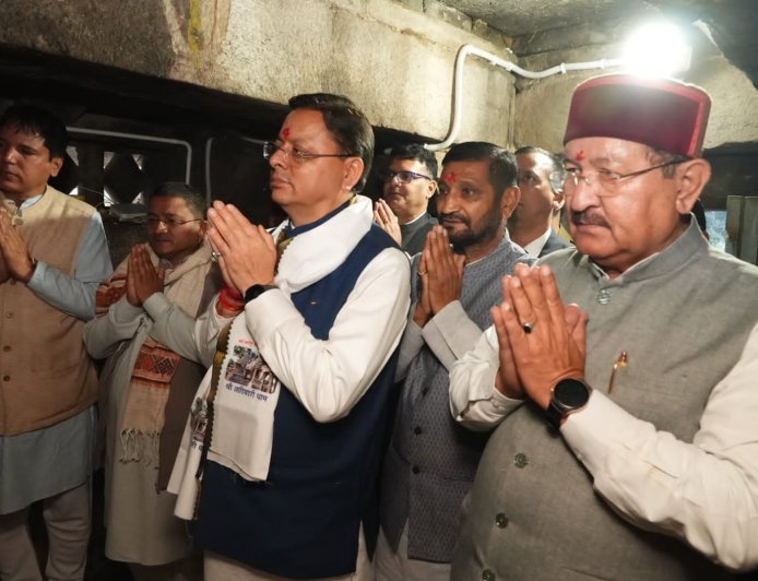 गैरसैंण जाते समय आदिबद्री मंदिर पहुंचे CM धामी, प्रदेश की खुशहाली के लिए की प्रार्थना