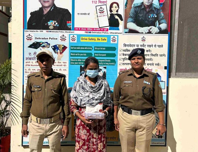 देहरादून: पटेलनगर में महिला स्मैक तस्कर गिरफ्तार, 4.20 लाख रुपये की स्मैक और ₹78,800 नकद बरामद