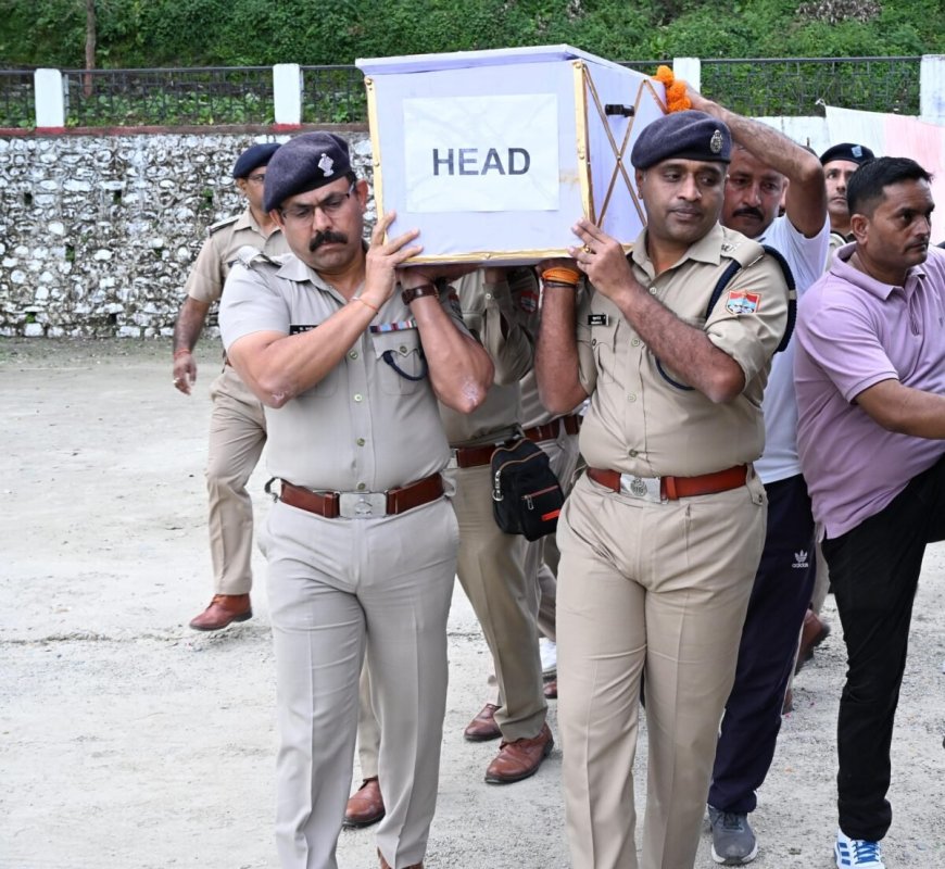 हल्द्वानी: कर्तव्यपथ का साथी हुआ विदा, आरक्षी प्रकाश नैनवाल को नैनीताल पुलिस ने दी अंतिम विदाई