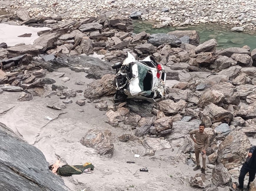 देवप्रयाग में हुई दर्दनाक दुर्घटना: 150 मीटर गहरी खाई में गिरी वैगनआर, महिला और चालक की मौत, तीन घायल
