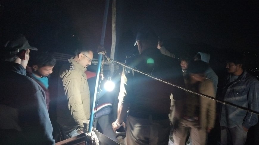भीमताल के मेहरा गांव में दर्दनाक हादसा: रिटेनिंग वॉल का मलबा गिरने से दो नेपाली श्रमिकों की मौत, एक घायल।