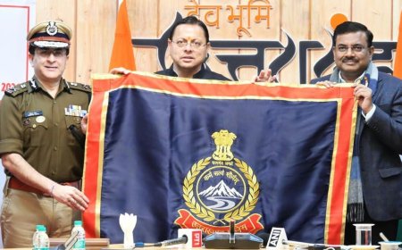 सीएम धामी ने उत्तराखण्ड पुलिस के नवीन गौरव चिन्हों का किया अनावरण, 6 नवंबर को मिलेगा प्रदेश पुलिस को प्रतिष्ठित राष्ट्रपति पुलिस कलर